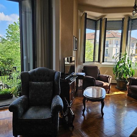 Homegallery - Elegante Appartamento Milanese Εξωτερικό φωτογραφία