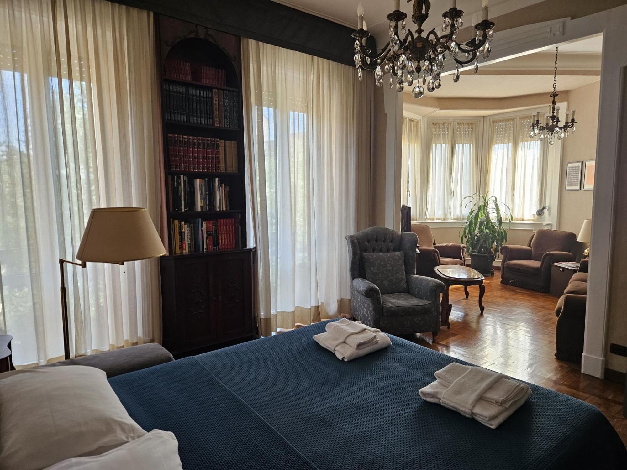 Homegallery - Elegante Appartamento Milanese Εξωτερικό φωτογραφία
